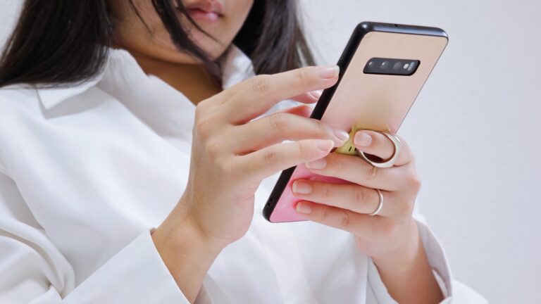 内定者フォローでLINEを使うメリット・デメリット・挨拶の仕方などを紹介