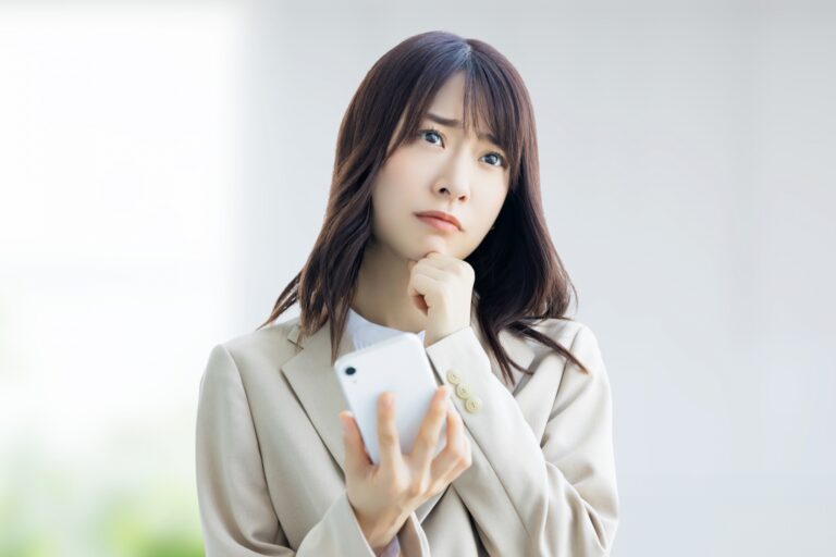 内定後に連絡が来ないときは内定を取り消せる？ 対応や原因、予防策を紹介